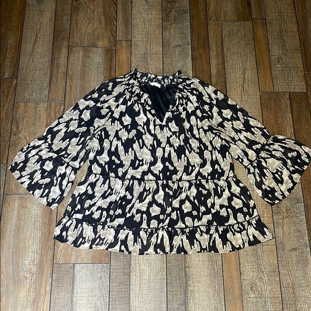 Entro Black and White Ruffled 3/4 Sleeve Blouse